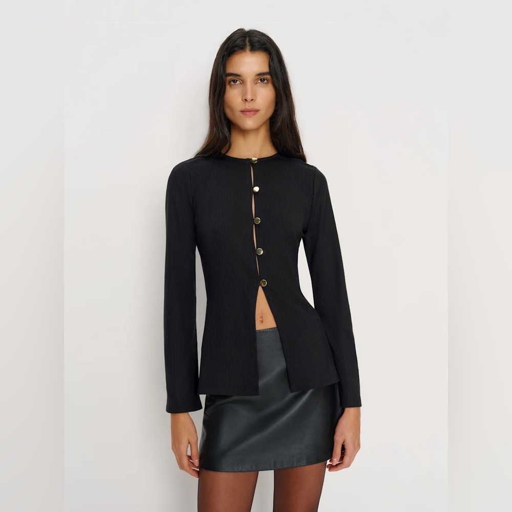 new Reformation Verne knit ribbed top in black with gold buttons - Picture 1 of 7